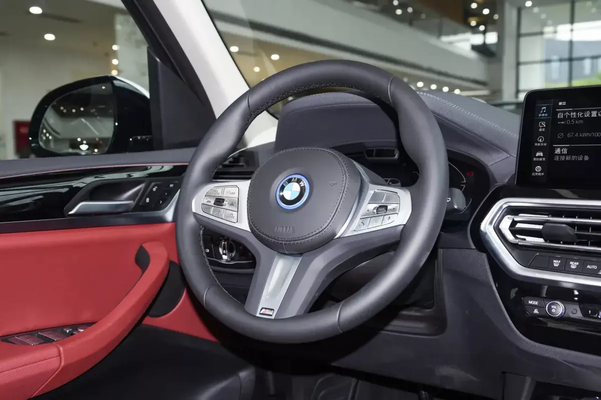 BMW iX3 салон 3