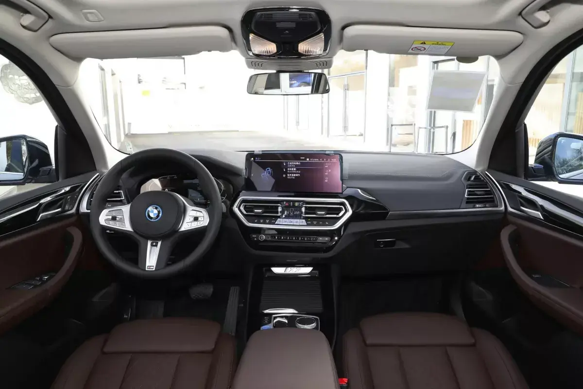 BMW iX3 салон 7