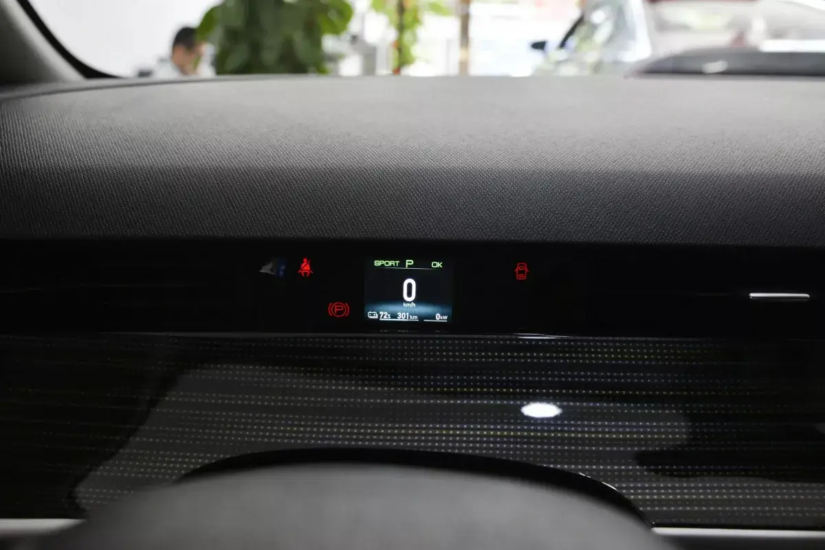 BYD D1 салон 2