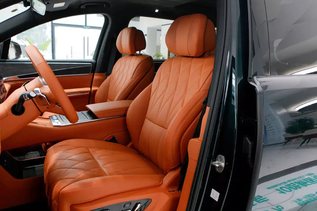 BYD DaTang салон 6