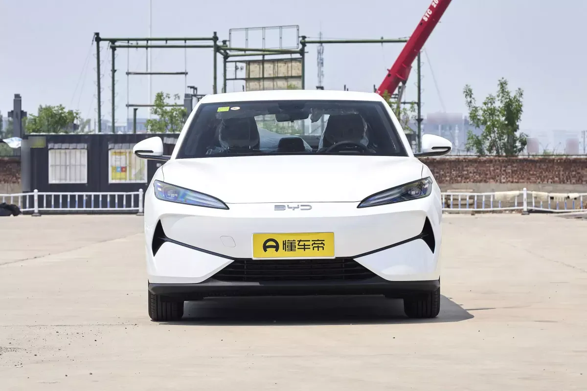 BYD E7