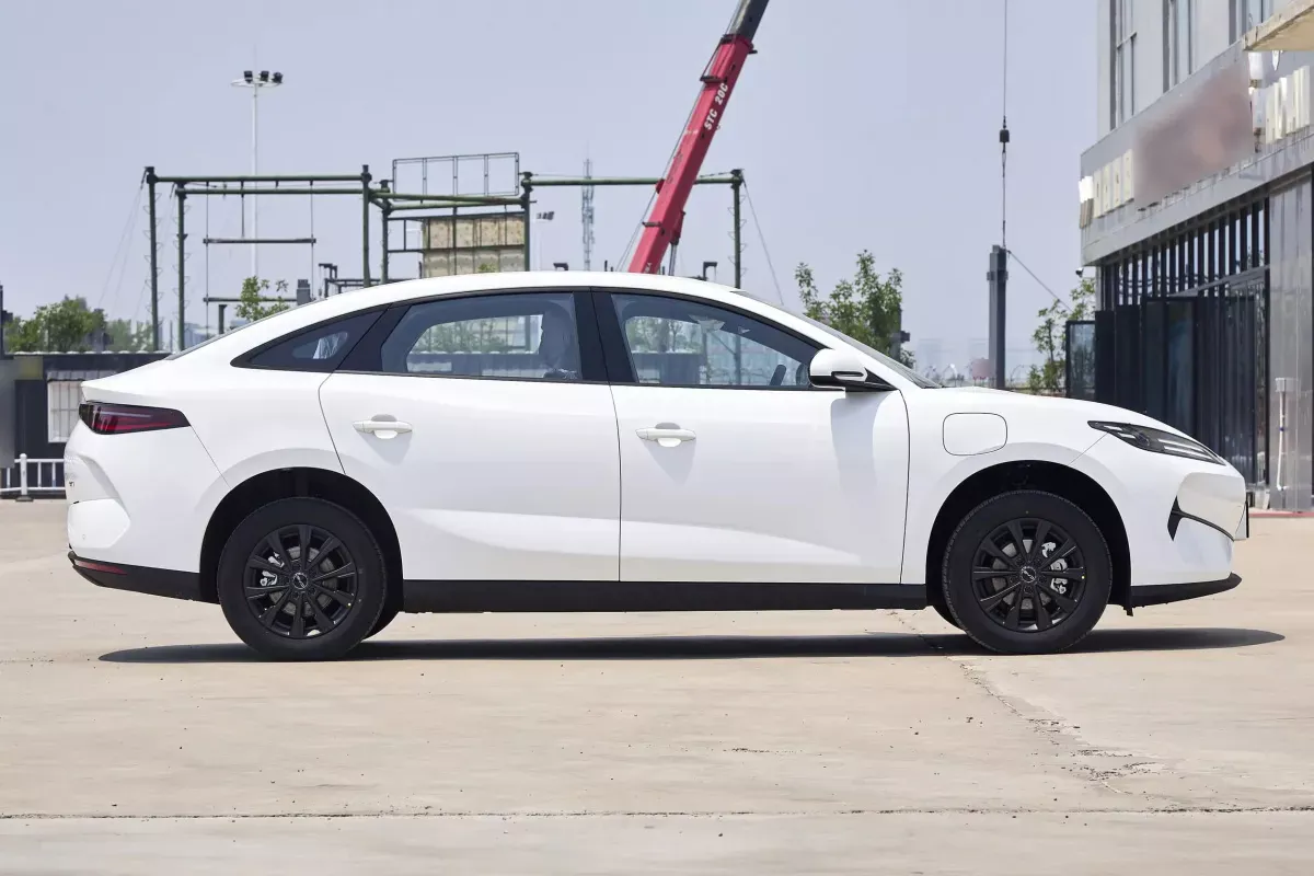 BYD E7 фото 5