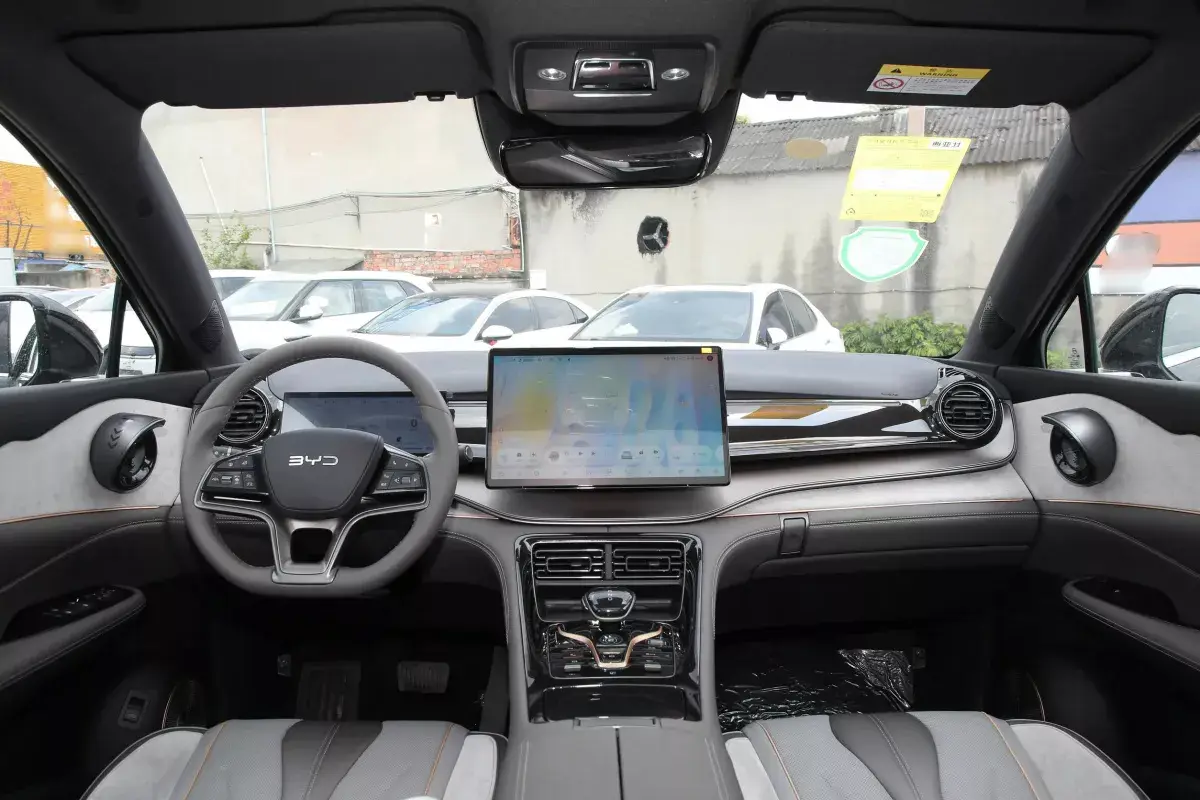BYD Frigate 07 DM-i салон 1