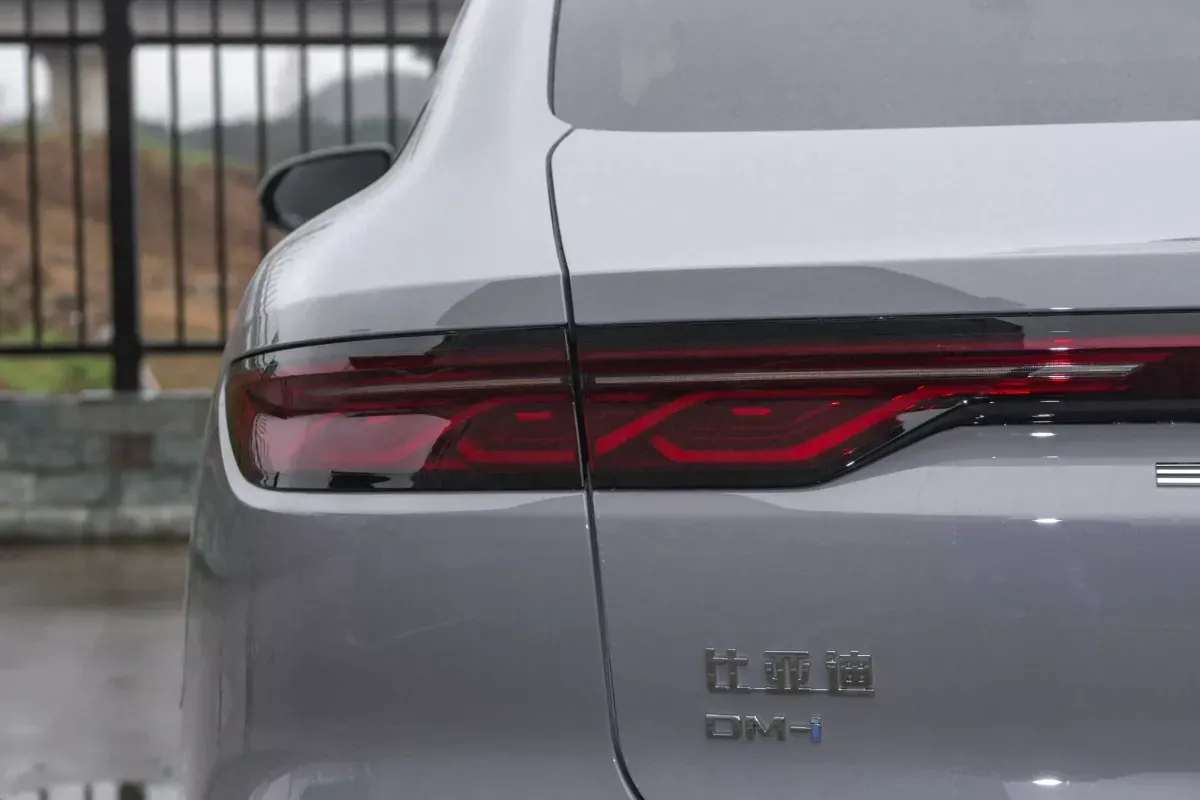 BYD Han DM-i фото 7