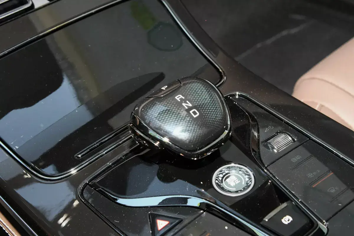 BYD Han DM-i салон 4