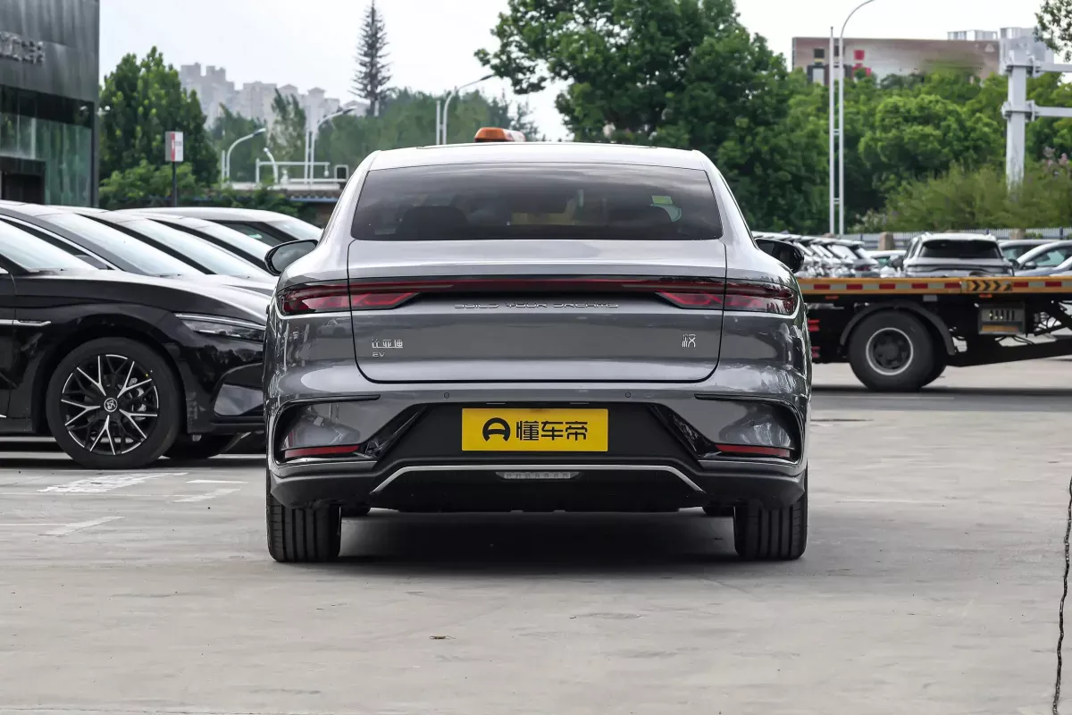 BYD Han фото 4