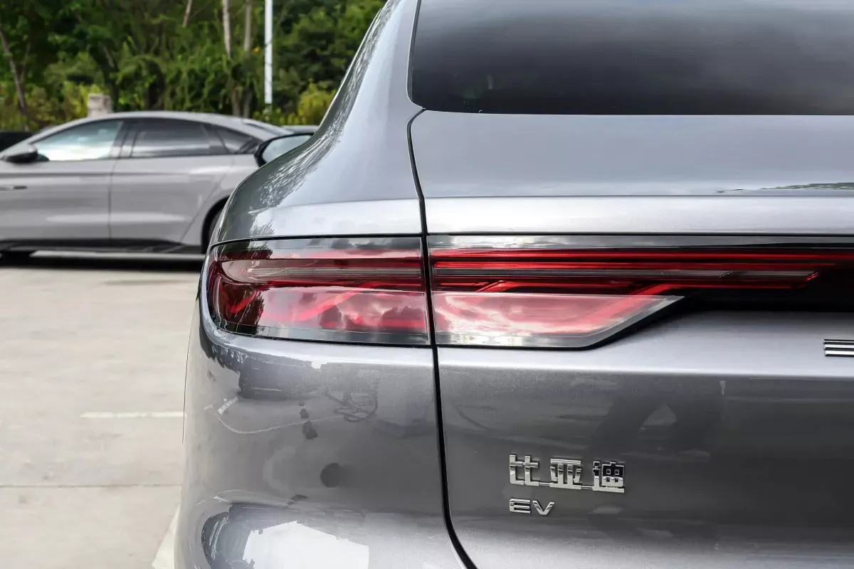 BYD Han фото 7