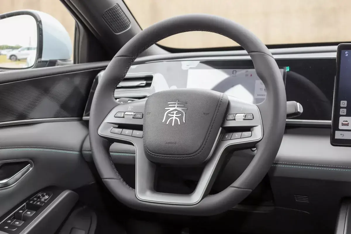 BYD Qin L DM-i салон 3
