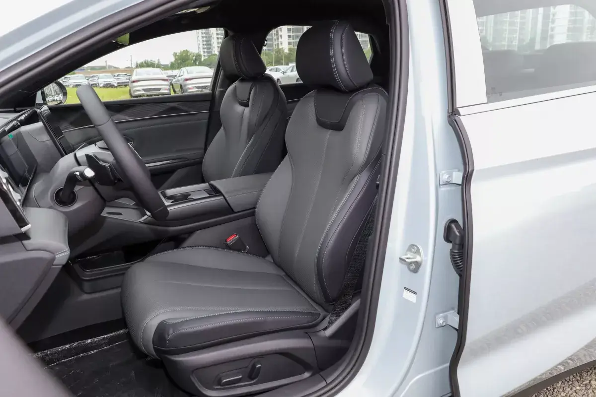 BYD Qin L DM-i салон 6