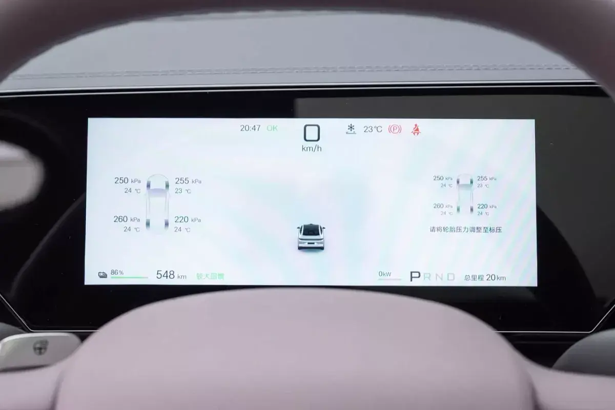 BYD Qin Max DM-i салон 2