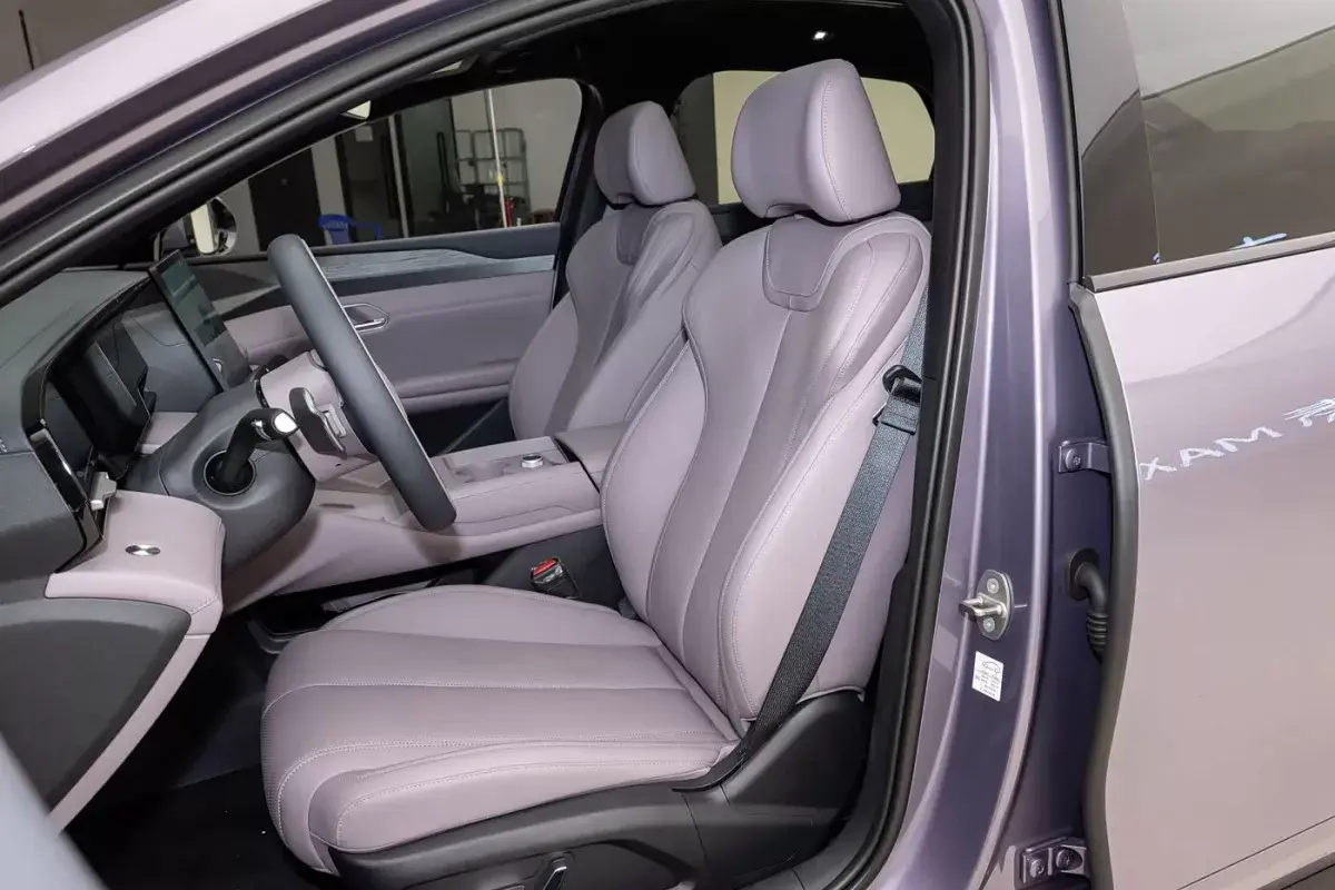 BYD Qin Max DM-i салон 6