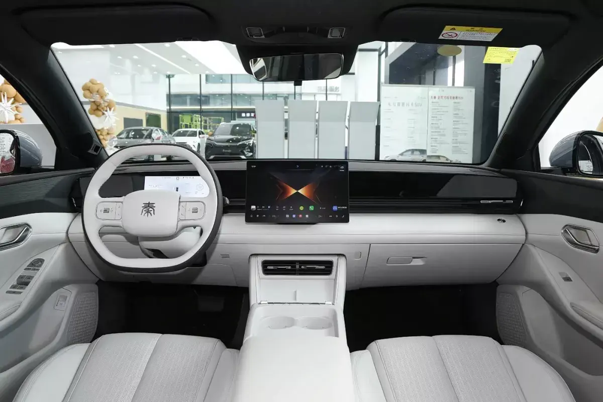 BYD Qin Max EV салон 1