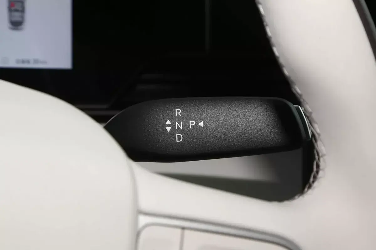 BYD Qin Max EV салон 4