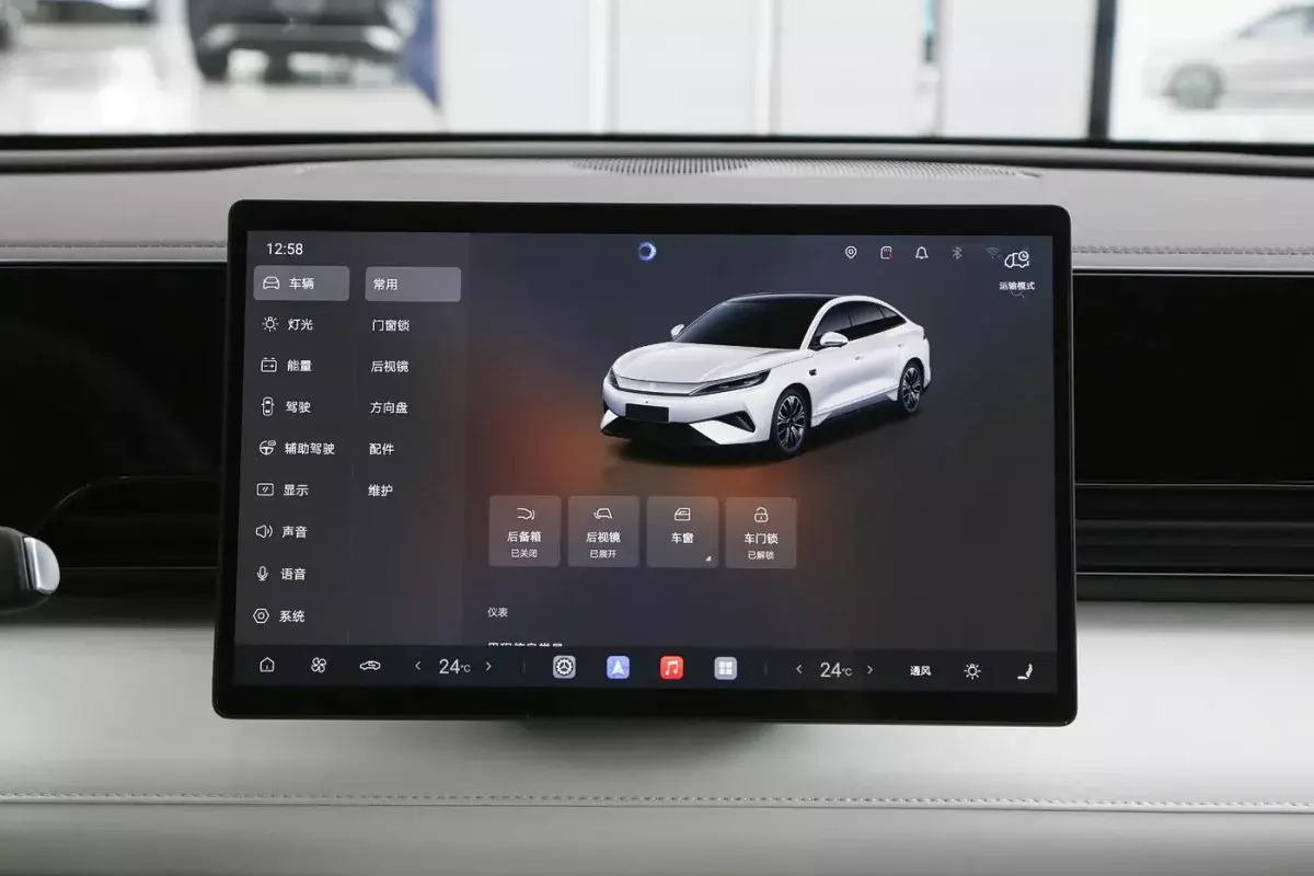 BYD Qin Max EV салон 5