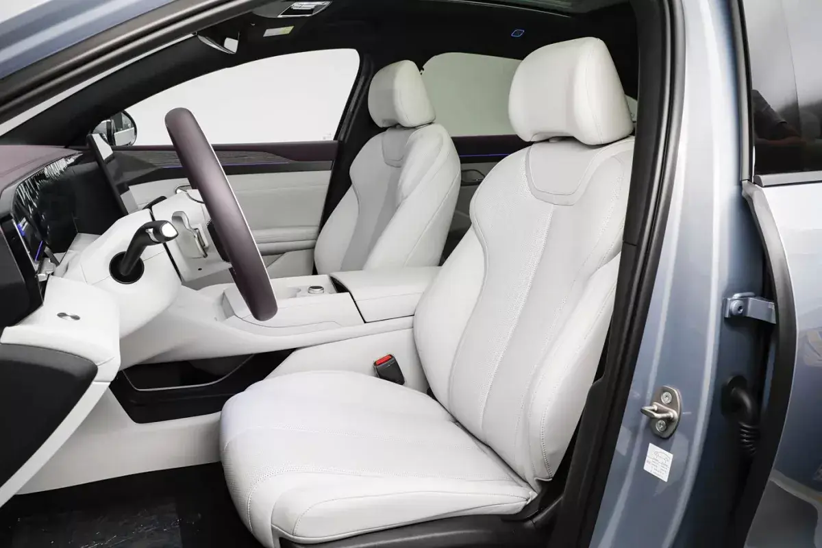 BYD Qin Max EV салон 6