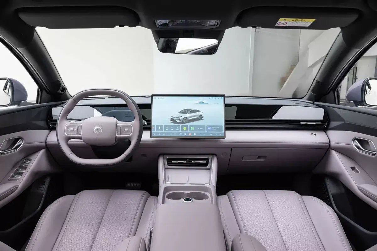 BYD Qin Max EV салон 7
