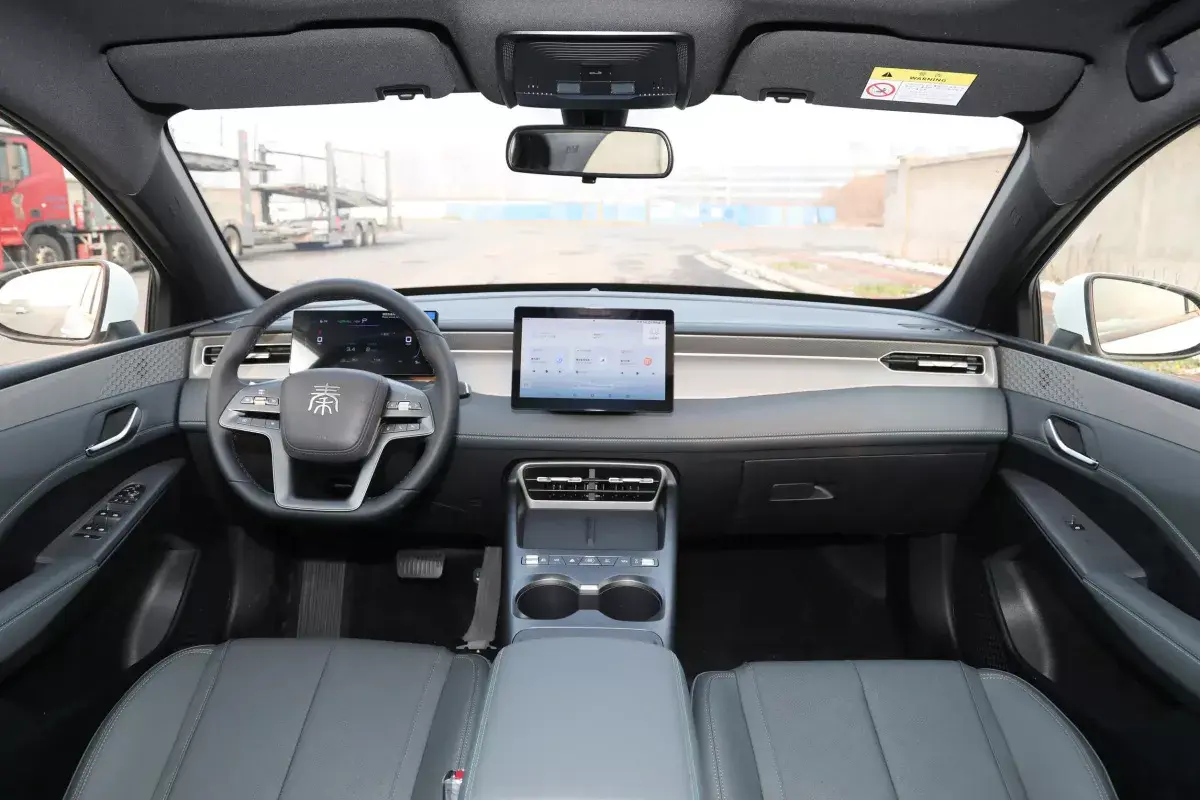 BYD Qin Plus DM-i салон 1