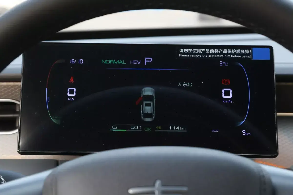 BYD Qin Plus DM-i салон 2
