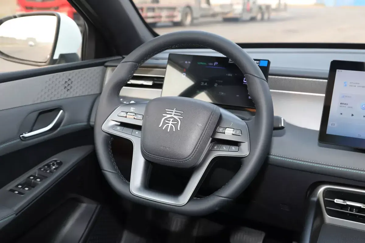 BYD Qin Plus DM-i салон 3