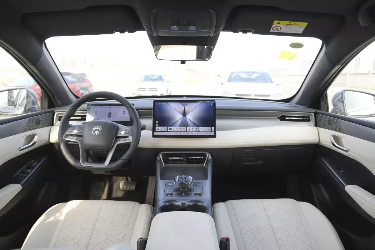 BYD Qin Plus салон 1