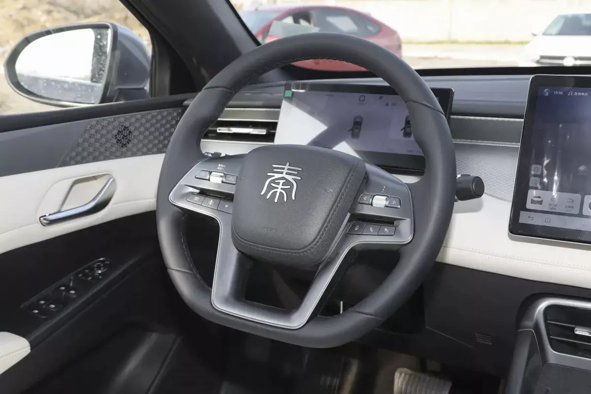 BYD Qin Plus салон 3