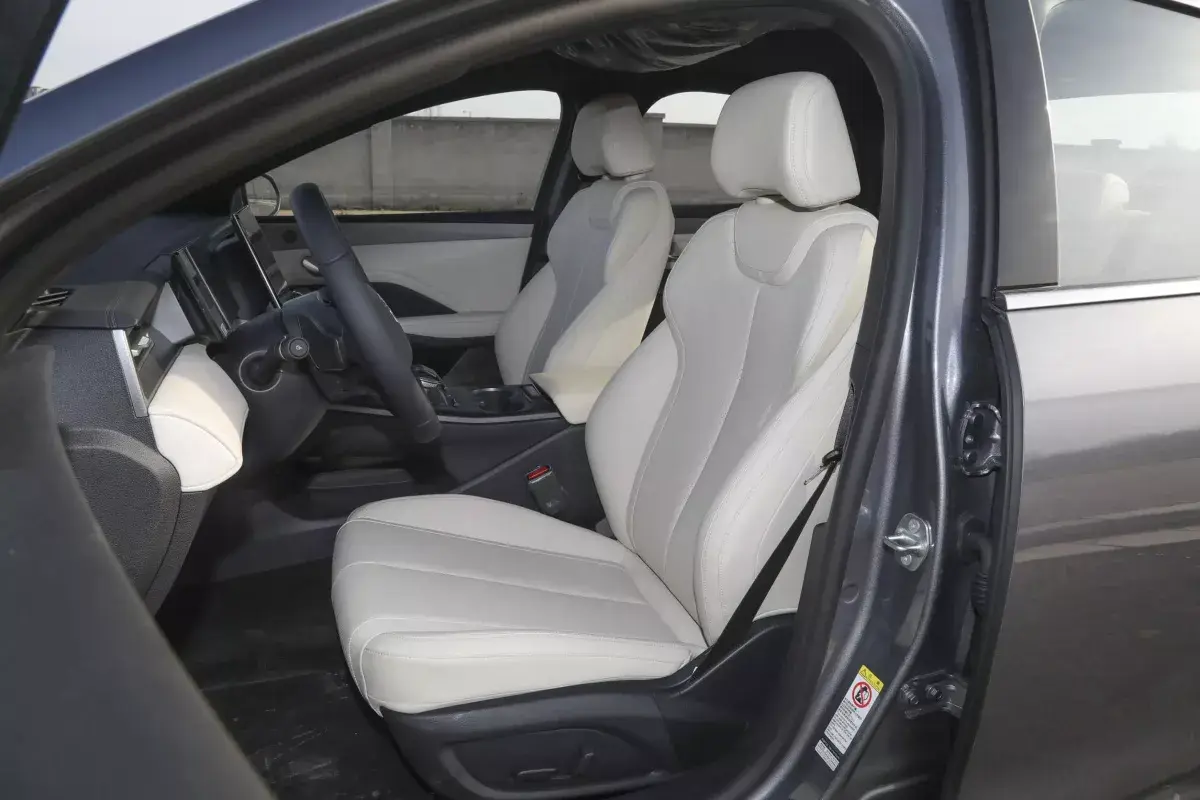BYD Qin Plus салон 6
