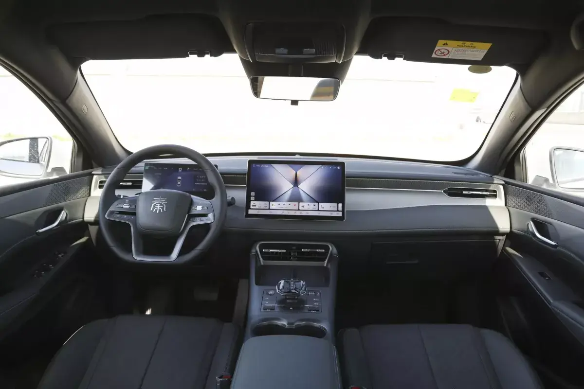 BYD Qin Plus салон 7