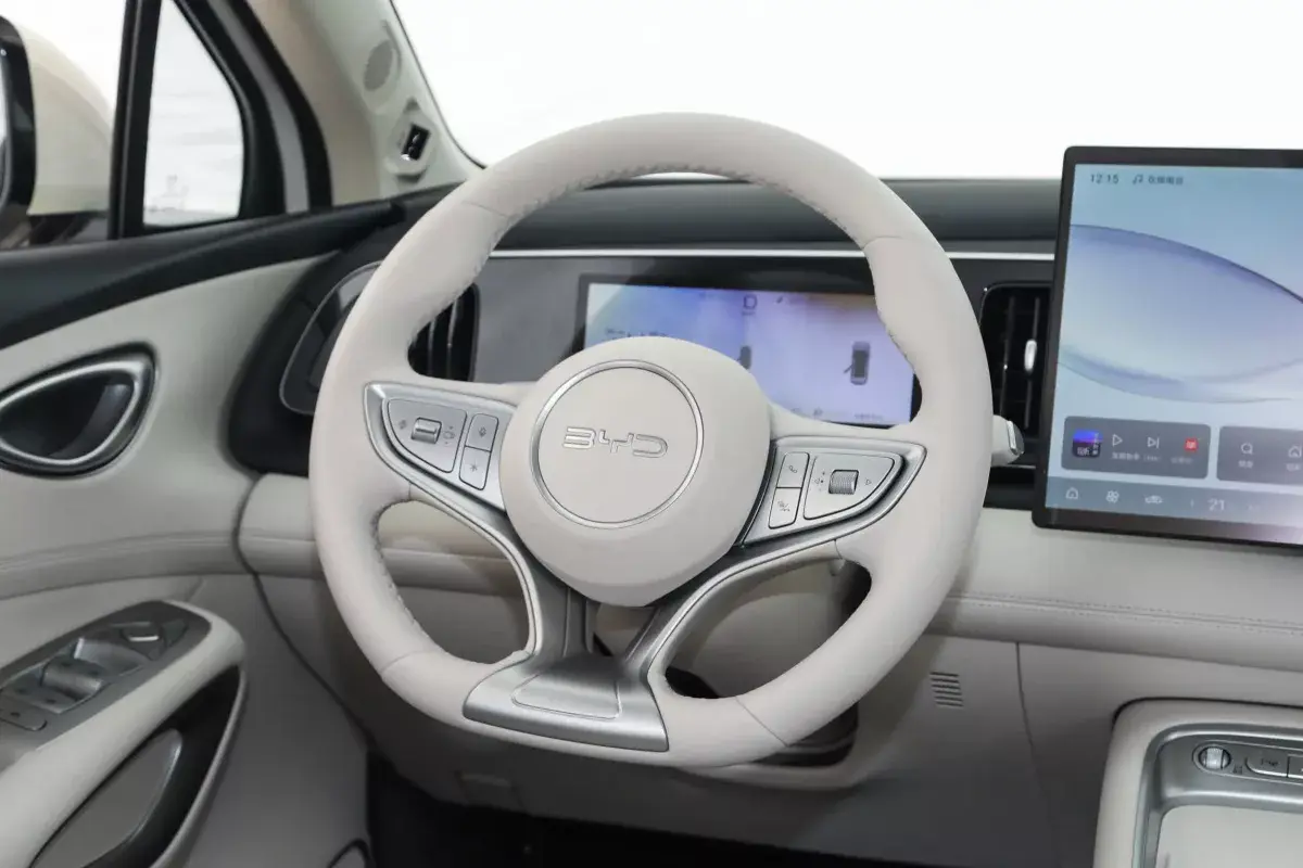 BYD Sea Lion 05 салон 3
