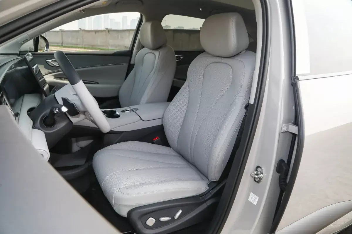 BYD Sea Lion 06 салон 6