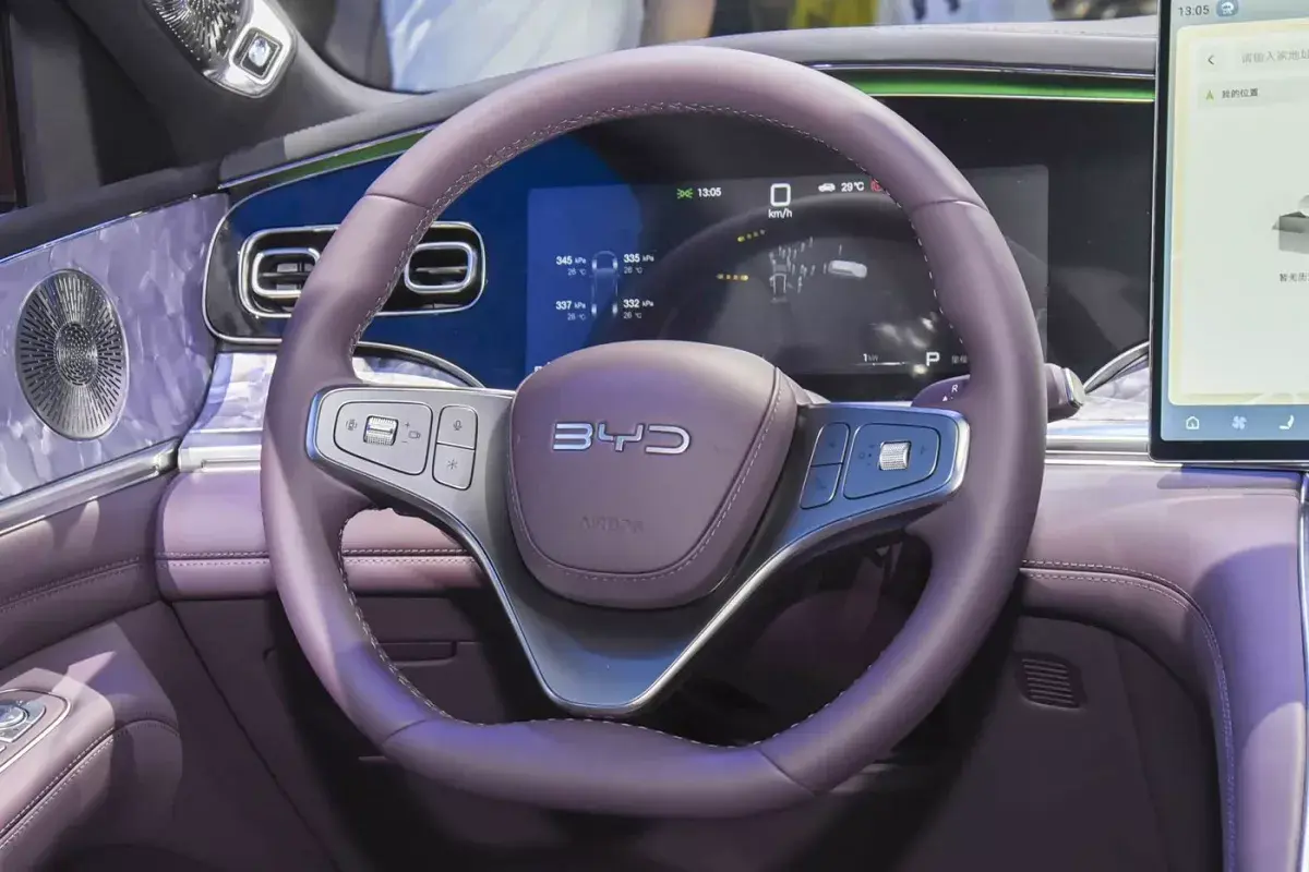 BYD Sea Lion 08 салон 3