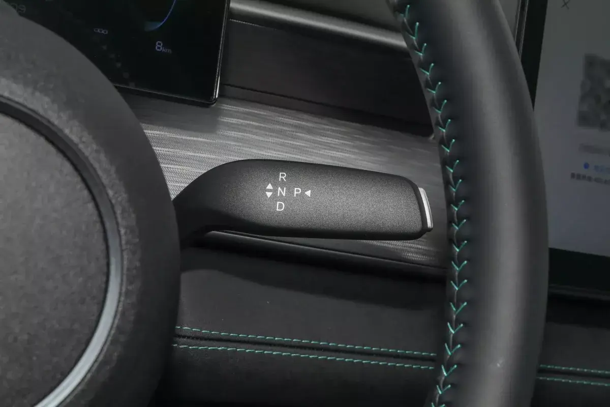BYD Seal 05 DM-i салон 4