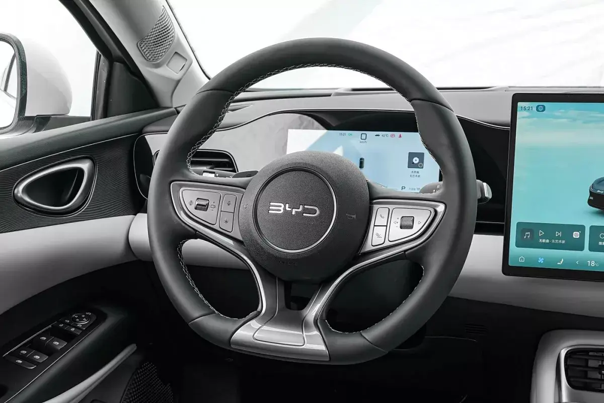 BYD Seal 06 EV салон 3