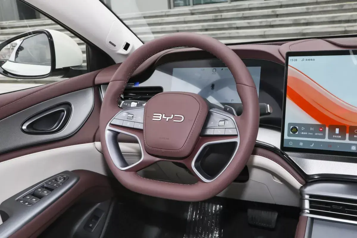 BYD Seal 07 салон 3