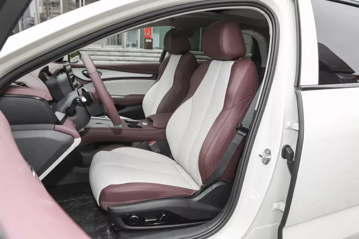 BYD Seal 07 салон 6