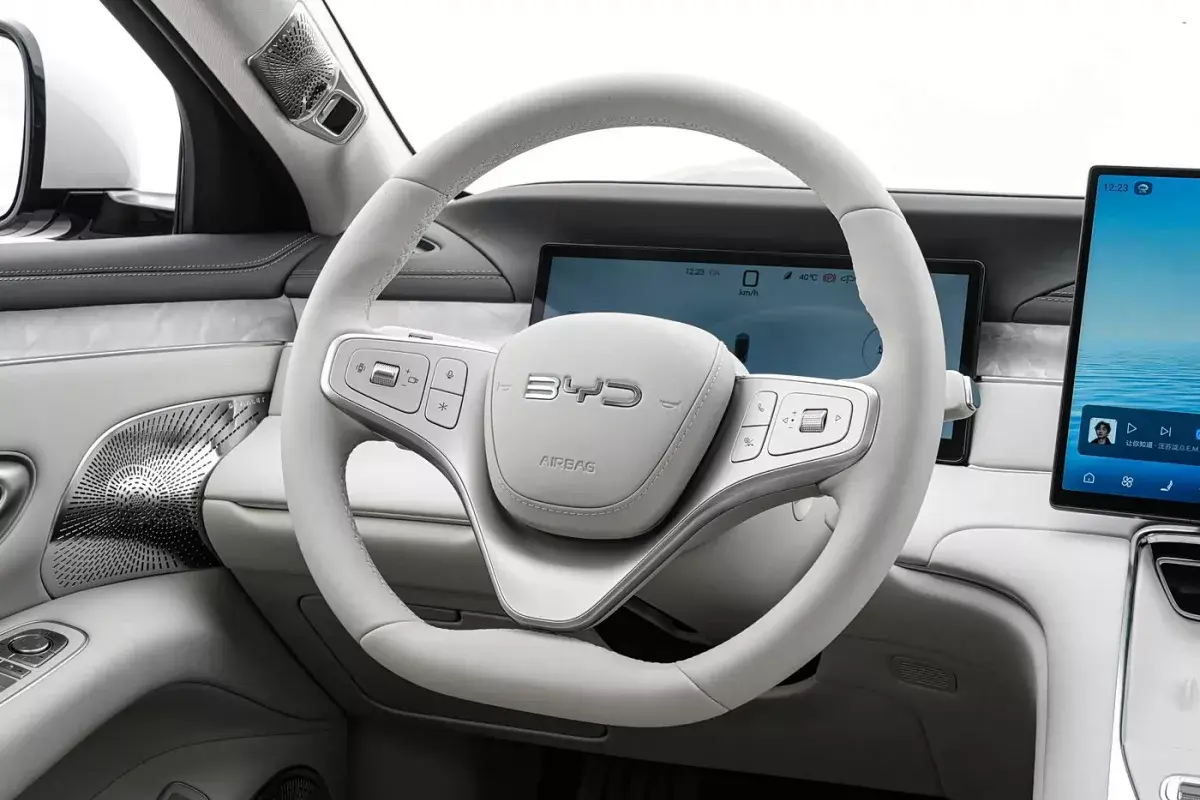 BYD Seal 08 DM салон 3