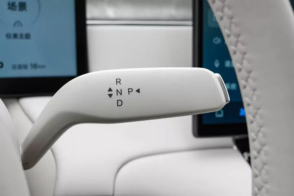 BYD Seal 08 DM салон 4