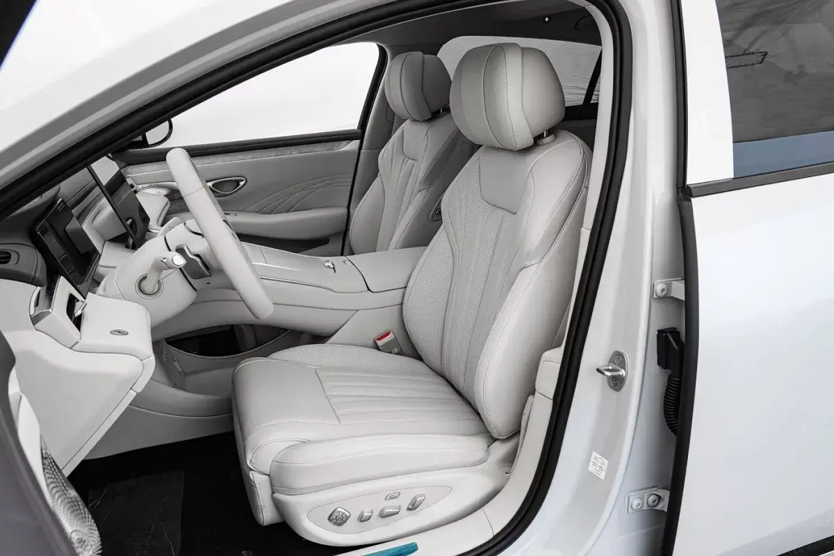 BYD Seal 08 EV салон 6