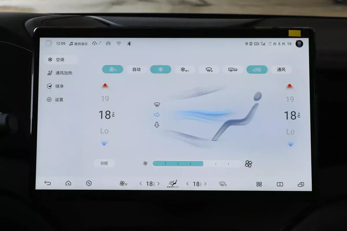 BYD Seal DM-i салон 5