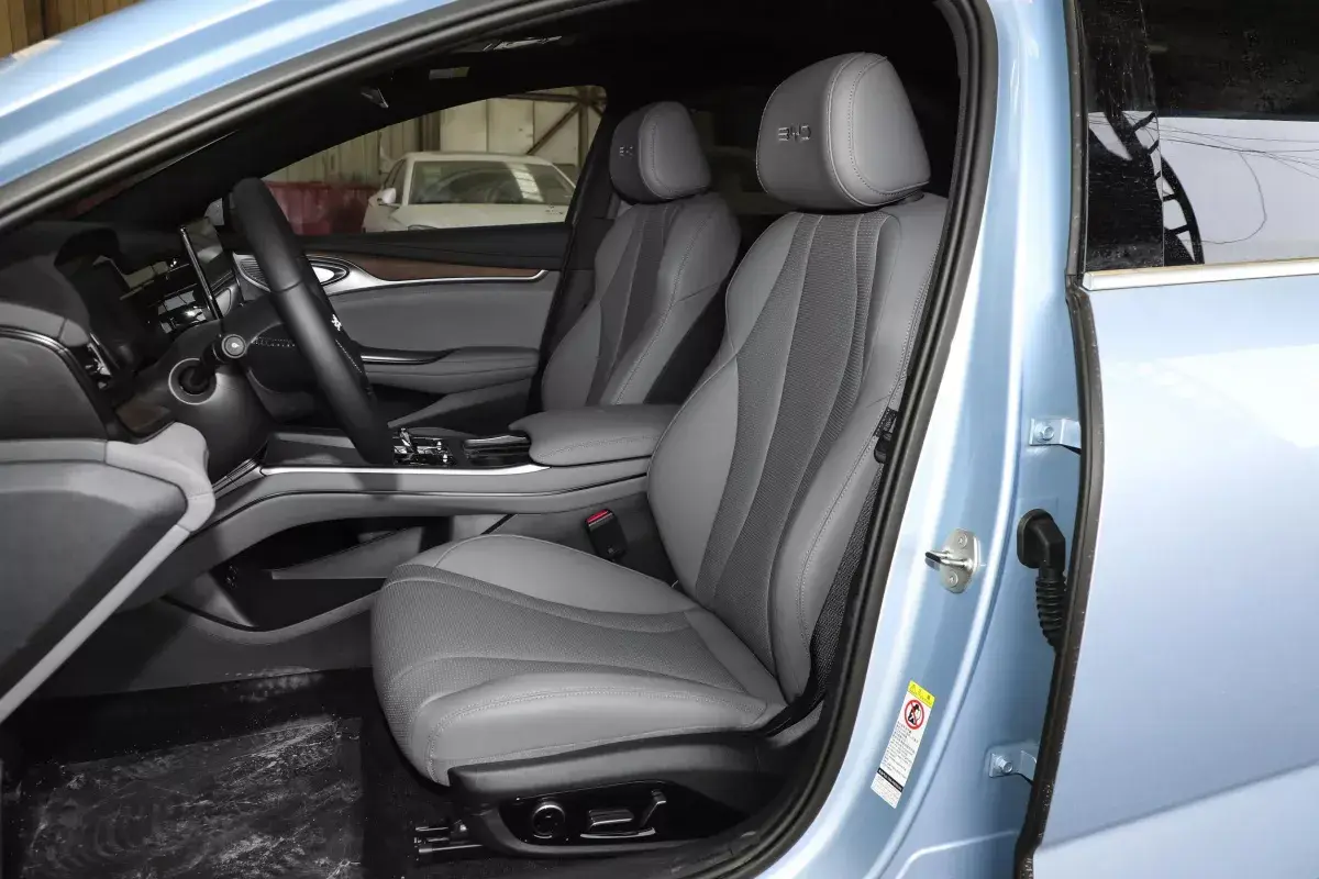 BYD Seal DM-i салон 6