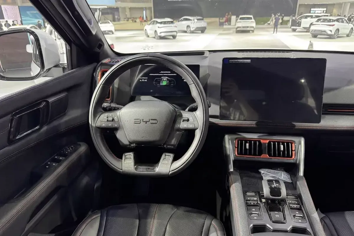 BYD Shark 6 DM салон 3