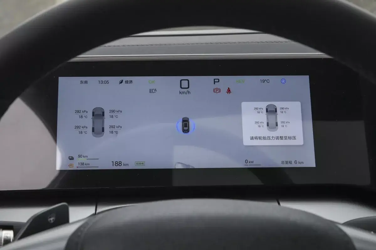 BYD Song L DM-i салон 2
