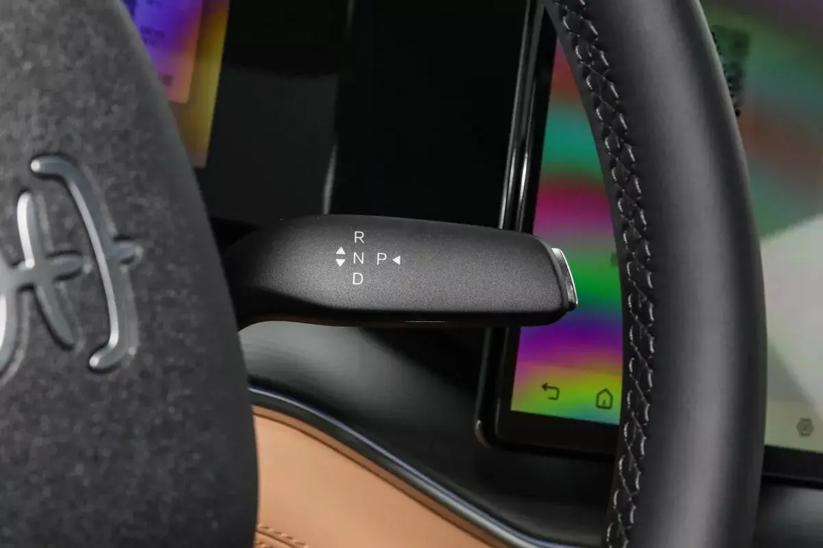 BYD Song L DM-i салон 4