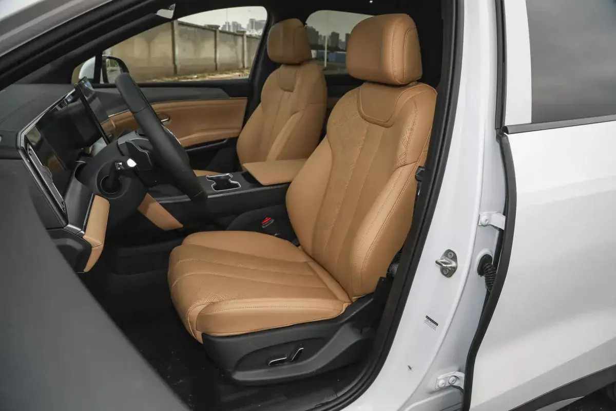 BYD Song L DM-i салон 6