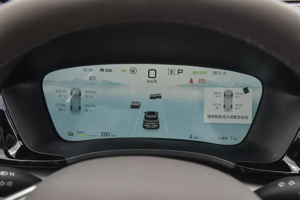 BYD Song Plus салон 2