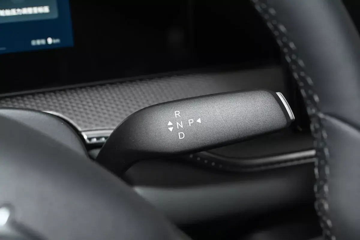 BYD Song Pro DM-i салон 4