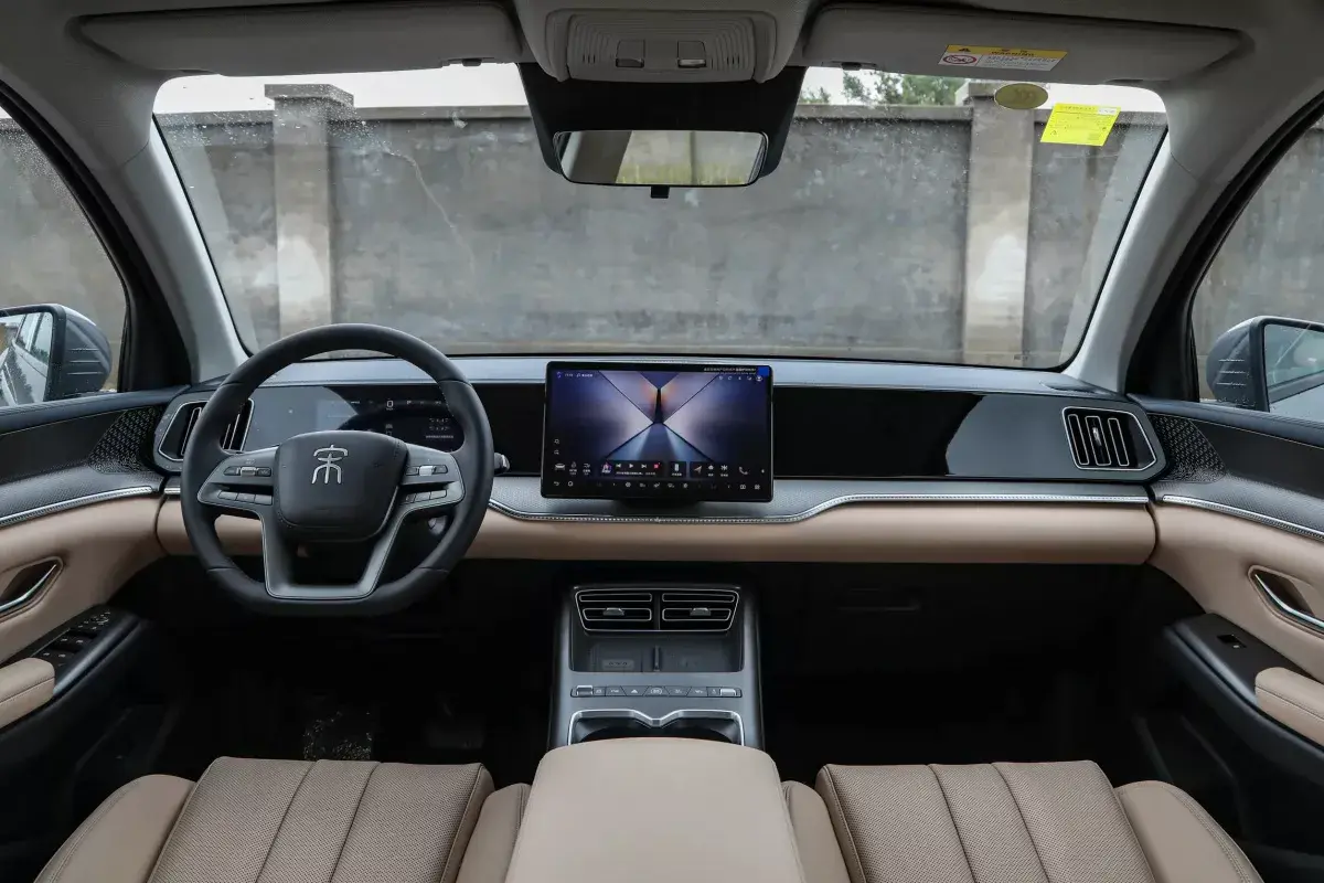 BYD Song Pro DM-i салон 7