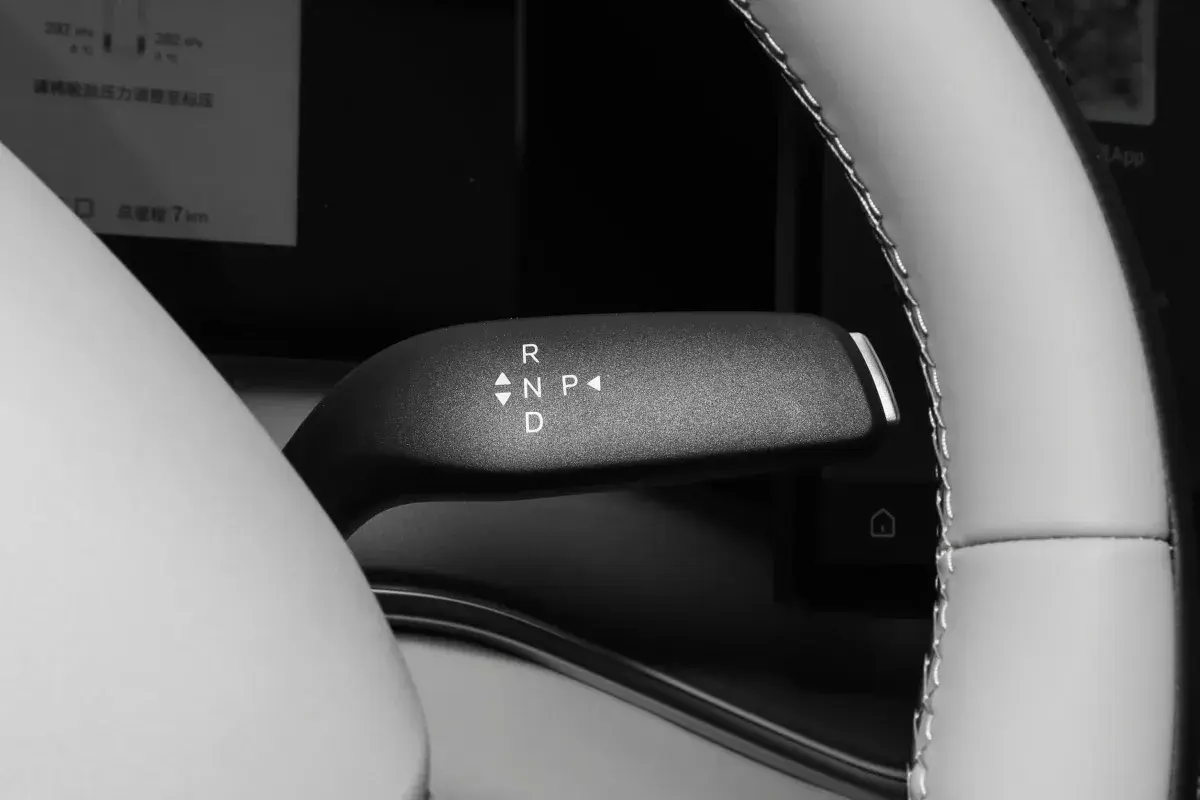 BYD Song Ultra салон 4
