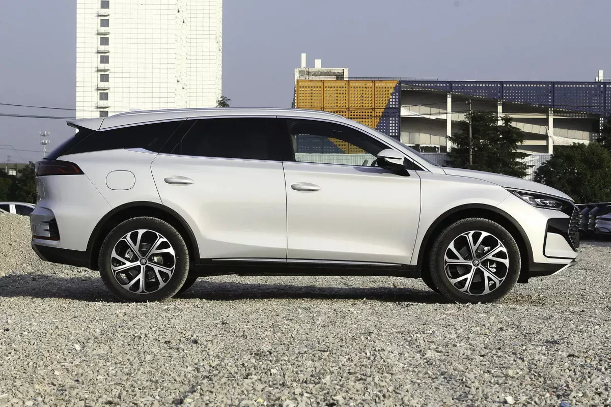 BYD Tang DM-i фото 5