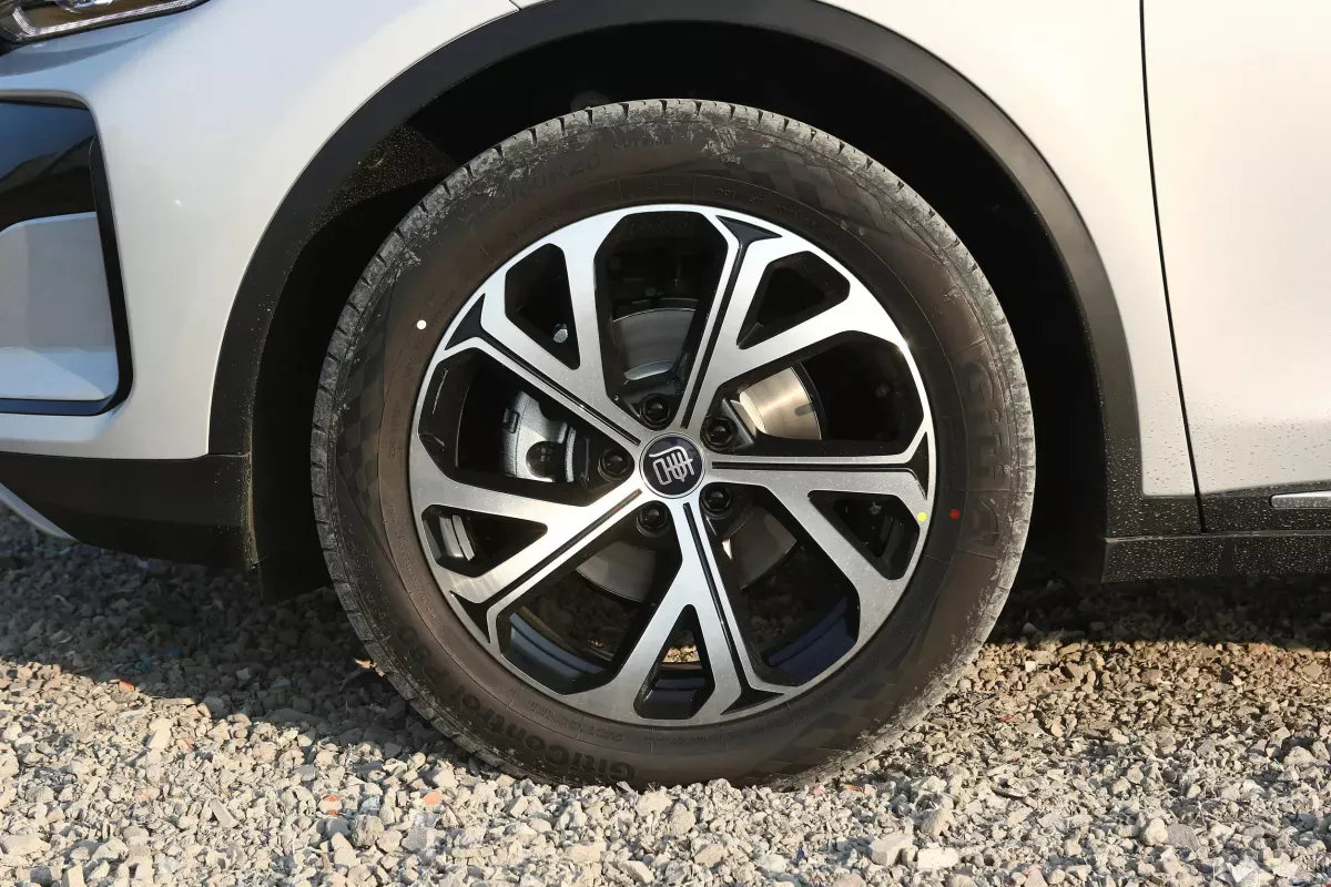 BYD Tang DM-i фото 6