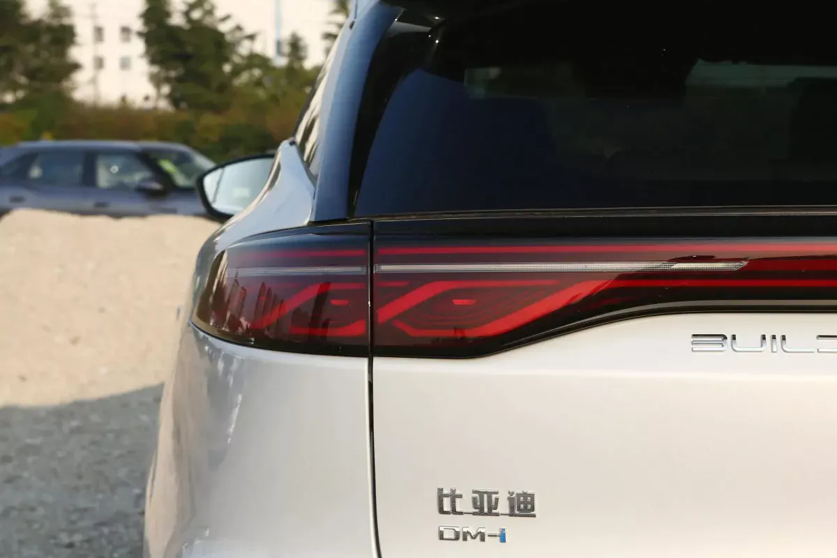 BYD Tang DM-i фото 7